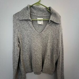 Abercrombie & Fitch Heather Gray V-Neck Sweater